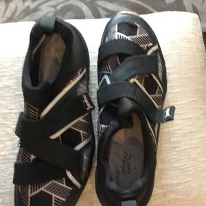 Jambu ladies Velcro slip on shoes